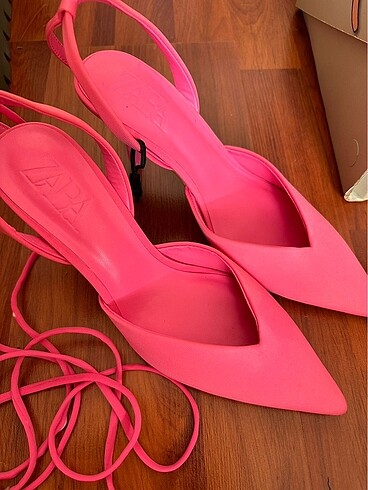 Zara Pembe Bağcıklı Topuklu Ayakkabı