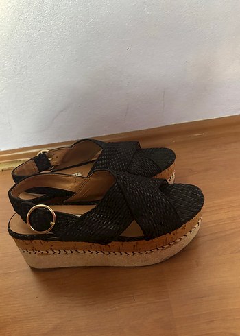 Zara Siyah Dolgu Topuk Sandalet