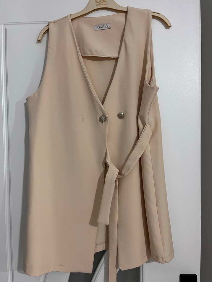 Bej Kolsuz Düğmeli Mini Yelek - Görsel 2