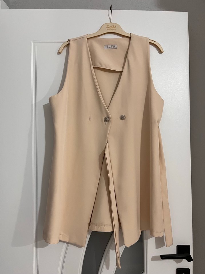 Bej Kolsuz Düğmeli Mini Yelek - Görsel 3