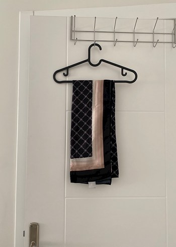 Siyah Parisli Kadın İpek Şal - Görsel 2