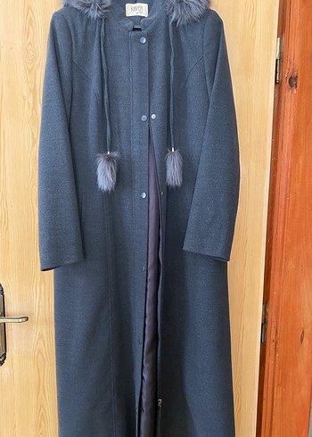 Gri Uzun Kadın Kaban Kürk Detaylı - Görsel 3