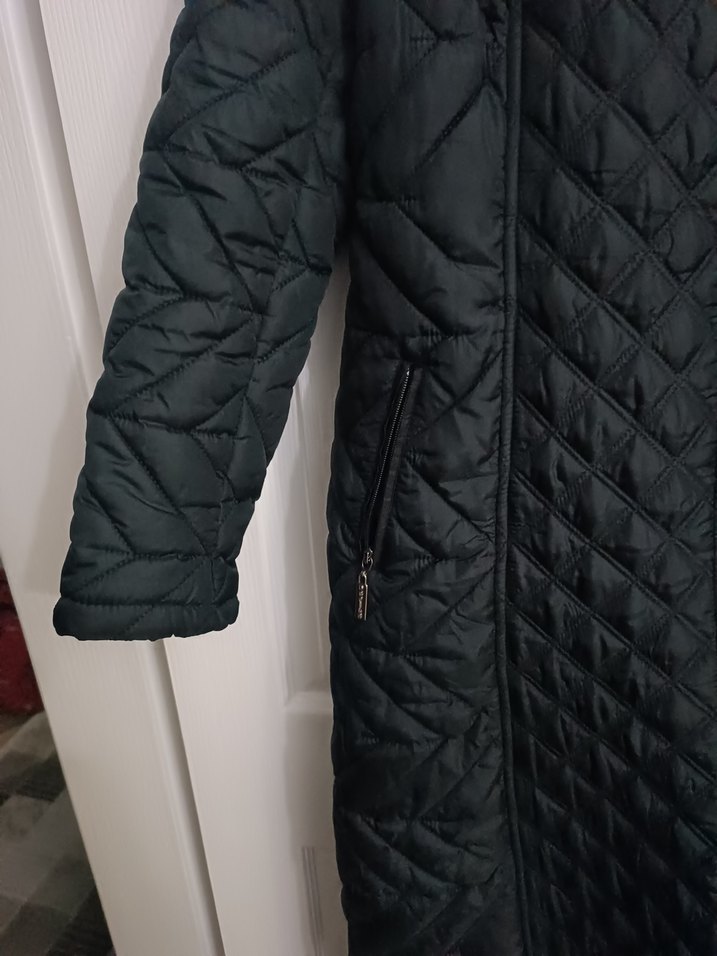 Uzun Siyah Kapitone Kadın Mont - Görsel 3