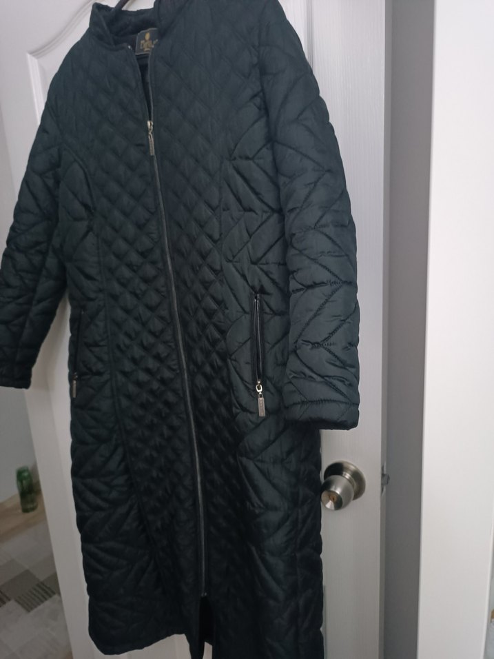 Uzun Siyah Kapitone Kadın Mont - Görsel 2