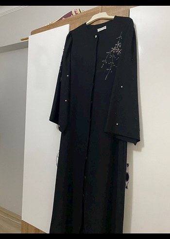 Düğmeli Siyah Nakışlı Uzun Kadın abaya - Görsel 6