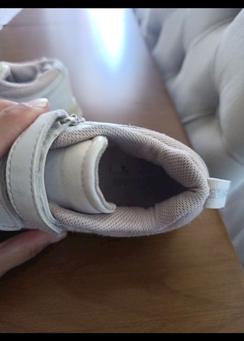 26 Beden Kız Çocuk Beyaz Cırt Cırtlı Spor Ayakkabı