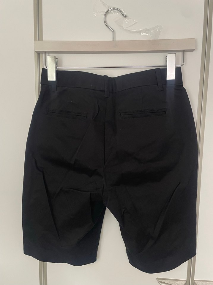 Düğmeli Siyah Kadın Kumaş Bermuda Şort - Görsel 3