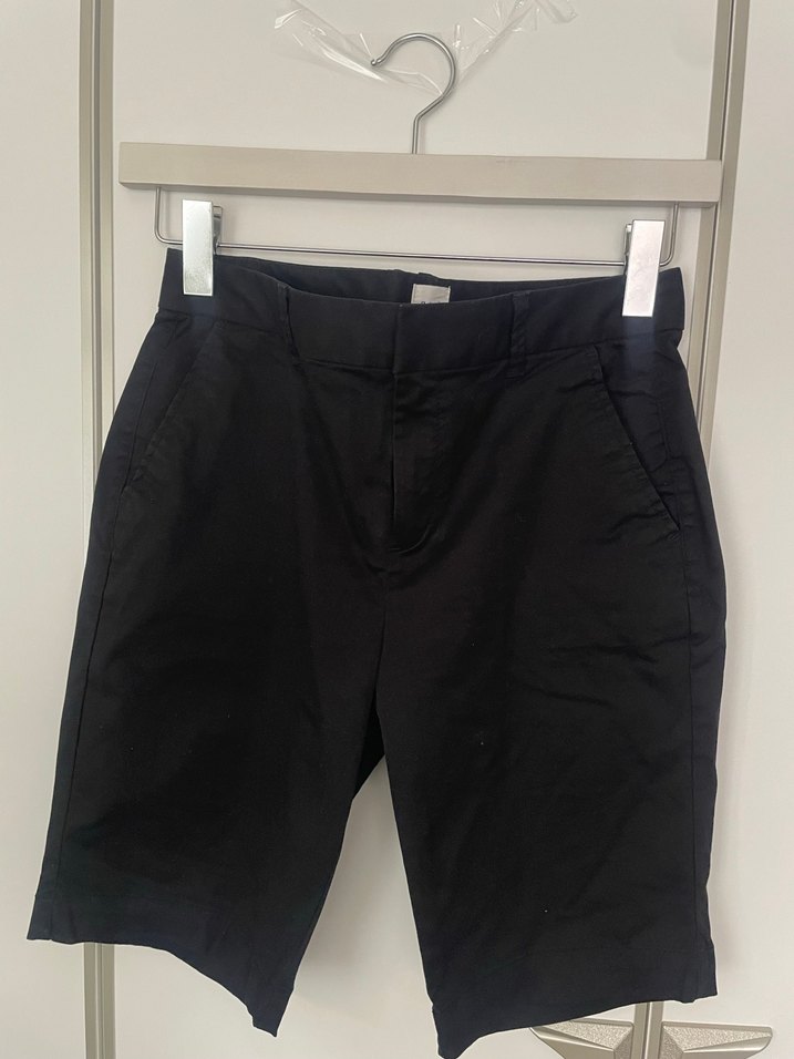 Düğmeli Siyah Kadın Kumaş Bermuda Şort - Görsel 2