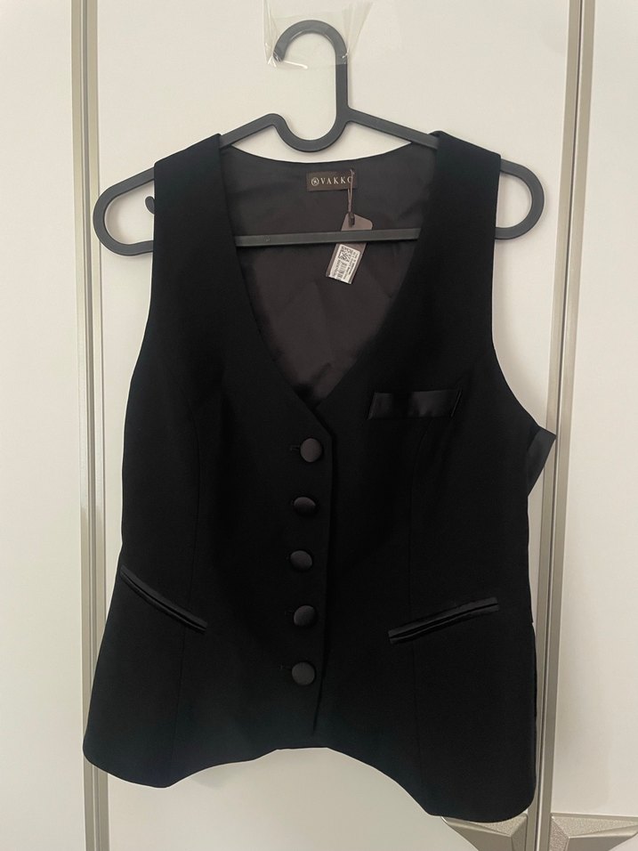 Siyah Düğmeli Kolsuz Tuxedo Ceket - Görsel 2