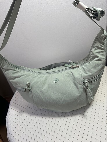  Beden Lululemon omuz çantası