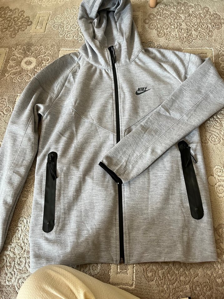 Nike tech Gri Fermuarlı hırka - Görsel 3