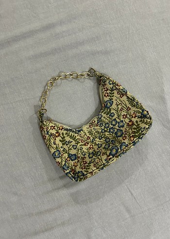 Zara Çiçek Desenli Zincir Detaylı Kadın Çantası