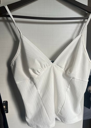 Beyaz Pliseli V Yaka İnce Askılı Atlet - Görsel 3