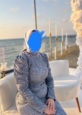 Diğer Gri İşlemeli Uzun Kollu Abiye Elbise