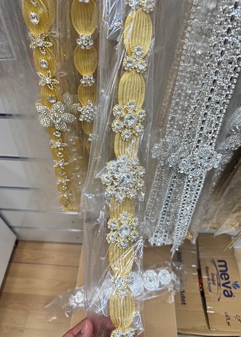 Kadınlar için İşlemeli Altın Payetli Vücut Zinciri - Görsel 6