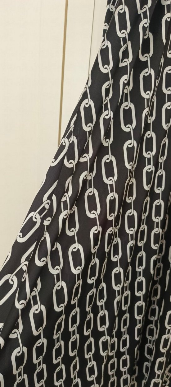 Zincir Desenli Siyah Uzun Elbise - Görsel 3