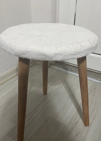 Beyaz Yumuşak Minderli Ahşap Tabure Makyaj Pufu