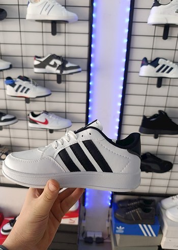 37 Beden beyaz Renk Adidas Unisex Spor Ayakkabı