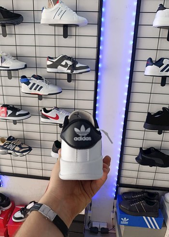 37 Beden Adidas Unisex Spor Ayakkabı