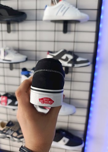 37 Beden Vans Siyah-Beyaz Kadın Spor Ayakkabı