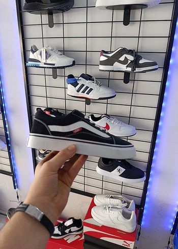 37 Beden beyaz Renk Vans Siyah-Beyaz Kadın Spor Ayakkabı