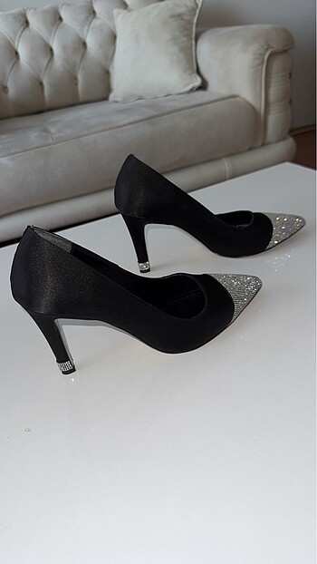 38 Beden taşlı stiletto