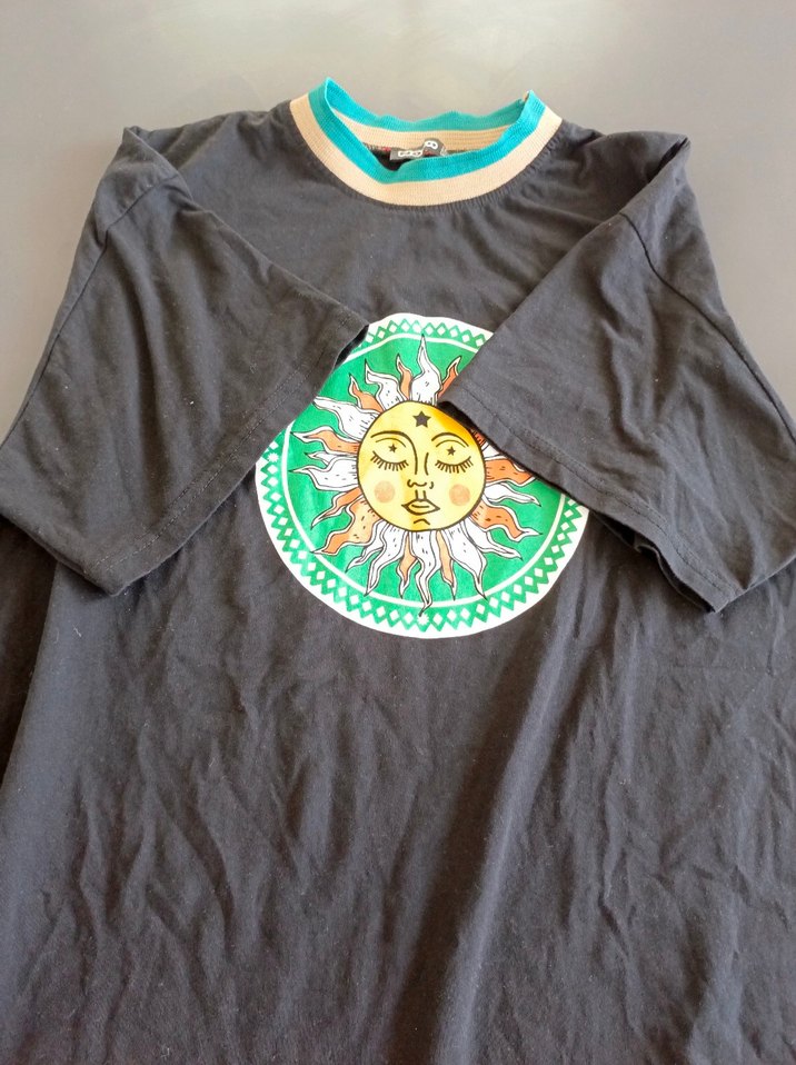 siyah baskılı tişört - Görsel 2