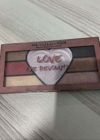 Revolution Revolutıon far paleti , higlighter
