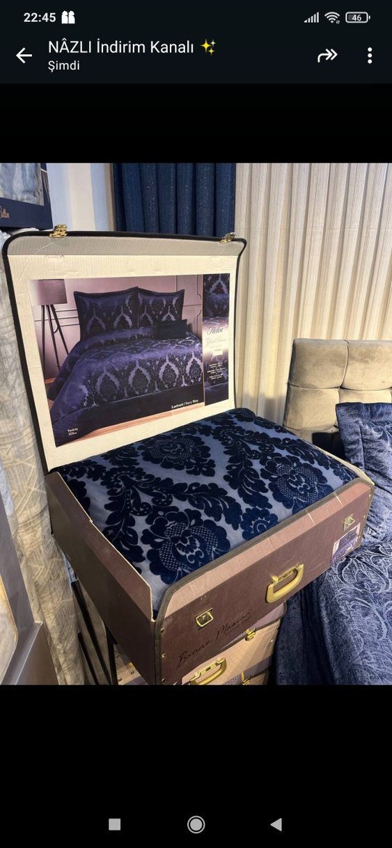 Koyu Mavi Nakışlı Yatak Örtüsü Battal boy - Görsel 2