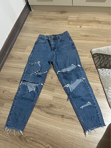 yırtık mom jean