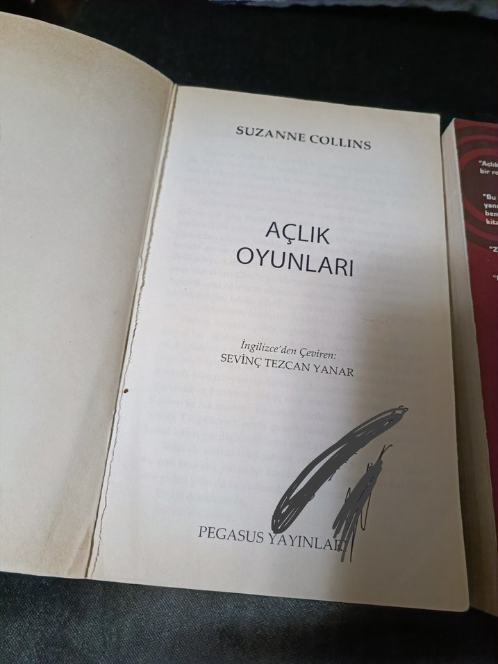 Açlık Oyunları 1,2 - Suzanne Collins - Görsel 4