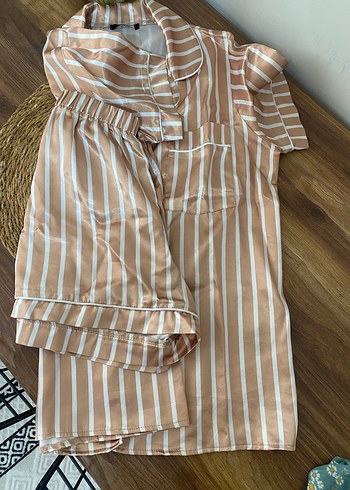m Beden Bej Çizgili Mini Kadın Saten Pijama Takımı