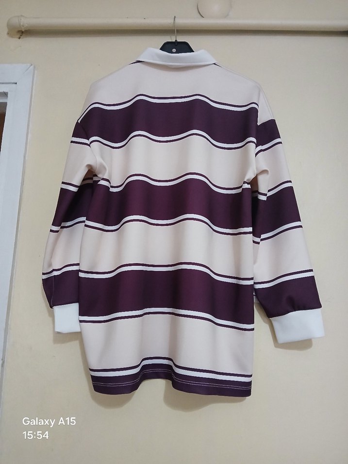 Ekru-Mor Çizgili Oversize Polo Tişört — görsel 2/4