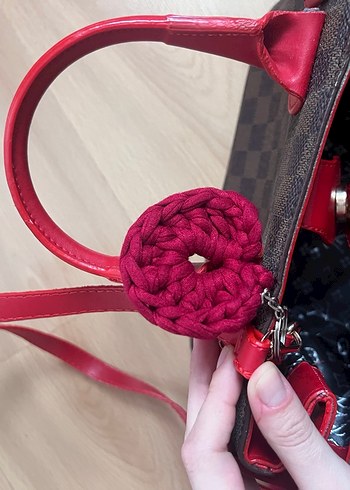 Kırmızı Deri Tokalı Kadın Çantası - Görsel 4