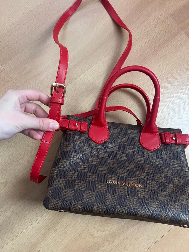 Kırmızı Deri Tokalı Kadın Çantası - Görsel 2