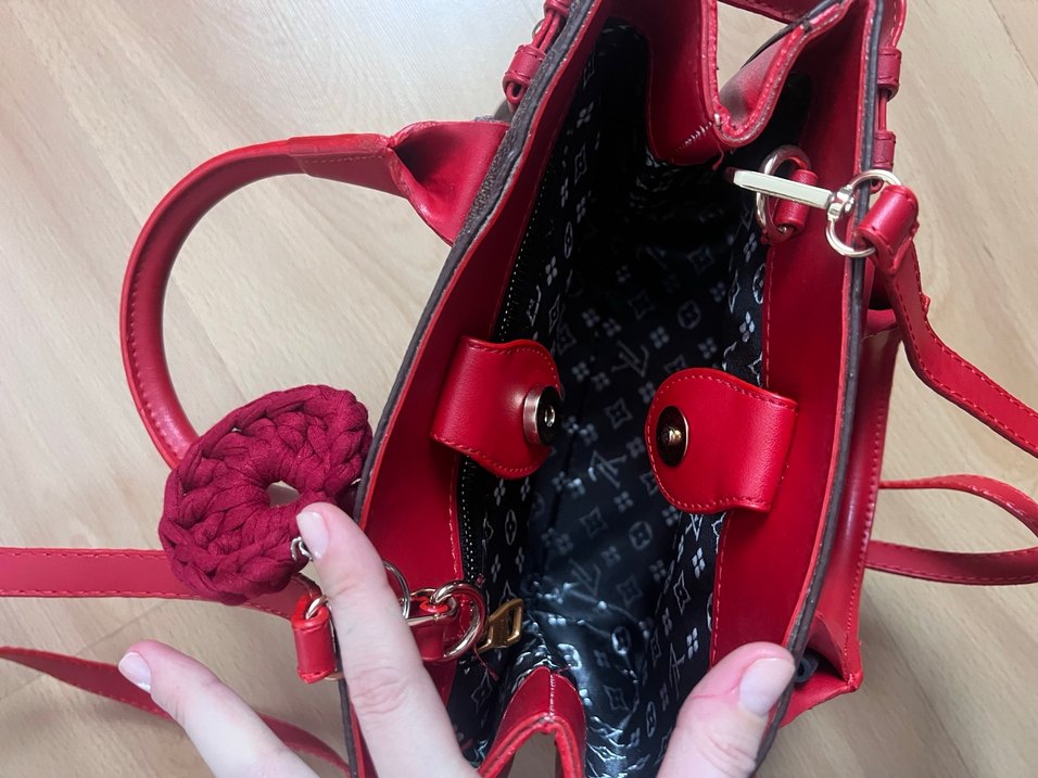 Kırmızı Deri Tokalı Kadın Çantası - Görsel 5