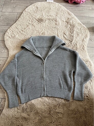 FERMUARLI GRİ ÖRGÜ HIRKA