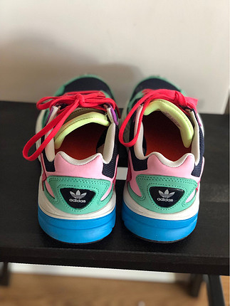 36 Beden çeşitli Renk Adidas falcon