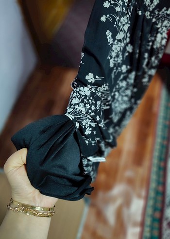 Uzun Siyah Çiçek Desenli şifon astarlı beli lastikli elbise - Görsel 5