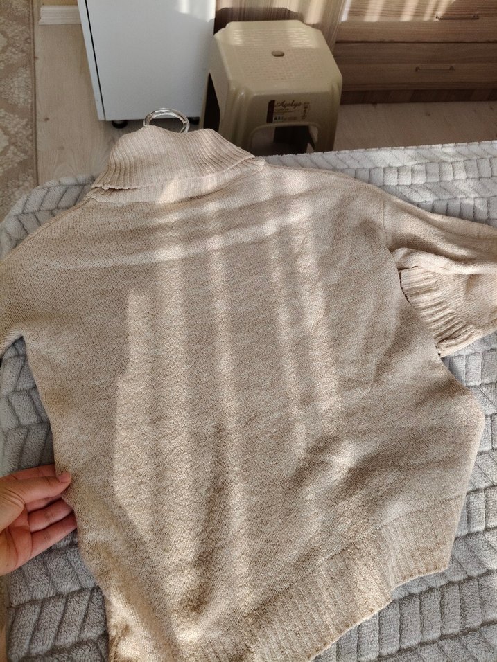 Bej Örme Boğazlı Kadın Kazak - Görsel 2