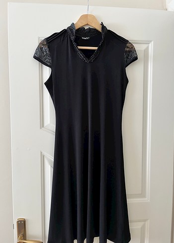 Dantelli Siyah Midi Gotik Elbise