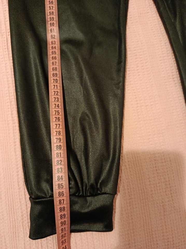 Siyah Deri Görünümlü Rahat Kesim Kadın Spor Pantolonu - Görsel 4