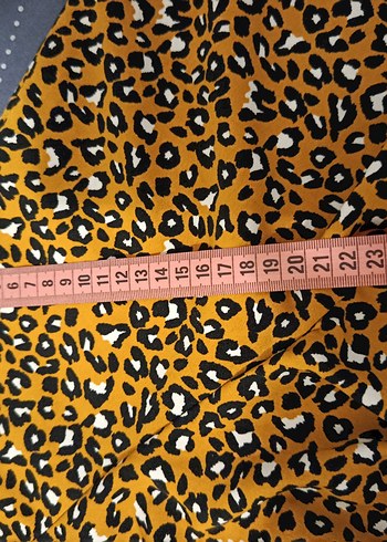 Düğmeli V Yaka Leopar Desenli Kadın Bluz - Görsel 3