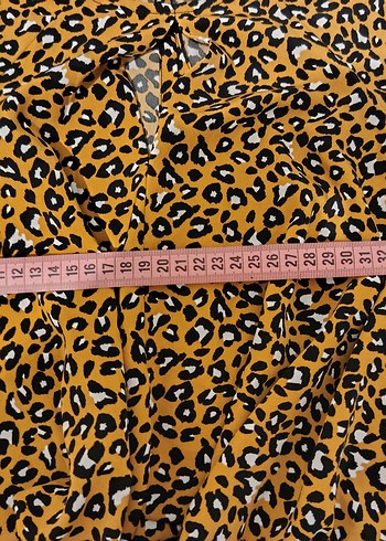 Düğmeli V Yaka Leopar Desenli Kadın Bluz - Görsel 4