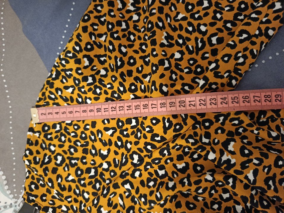 Düğmeli V Yaka Leopar Desenli Kadın Bluz - Görsel 3