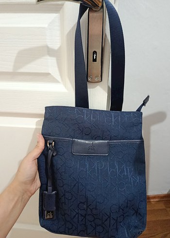 Calvin Klein Kadın Lacivert Baskılı Omuz Çantası
