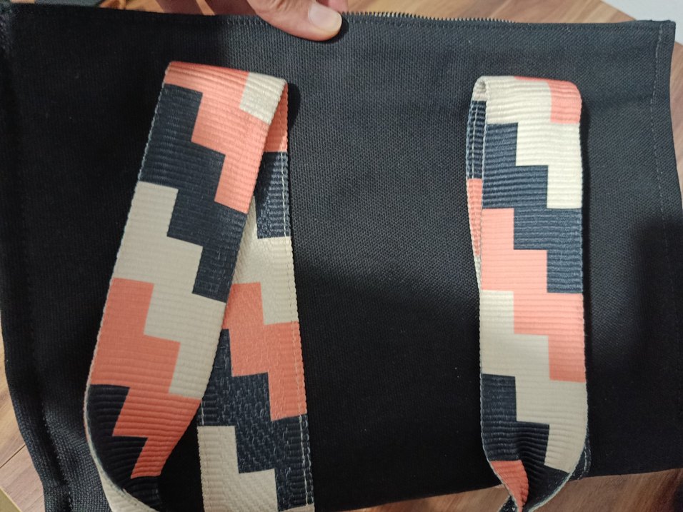 Desenli Askılı Siyah Kadın El Çantası - Görsel 5