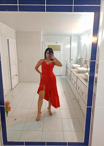 Kırmızı V Yaka İnce Askılı Midi Elbise