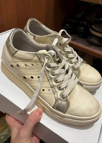 Beyaz Bağcıklı Spor Ayakkabı - Görsel 3