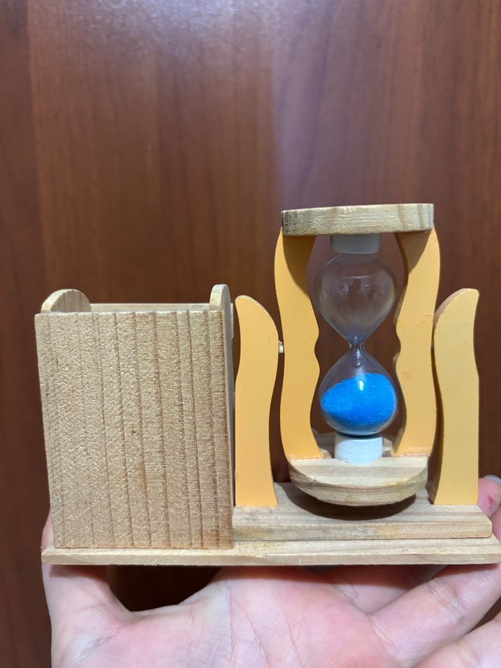 Renkli Ahşap Kum Saati ve Kelebek Figürlü Kalemlik - Görsel 3